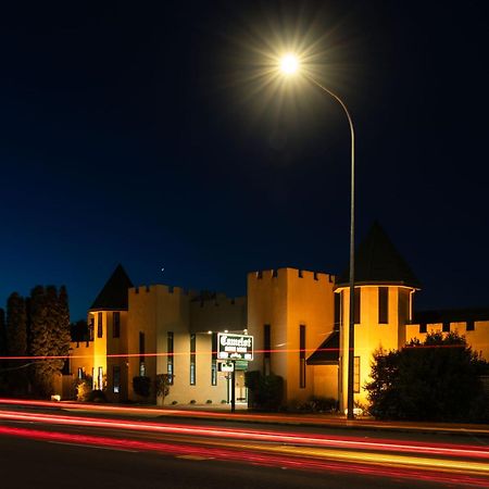 Camelot Motor Lodge And Conference Centre Palmerston North Bagian luar foto