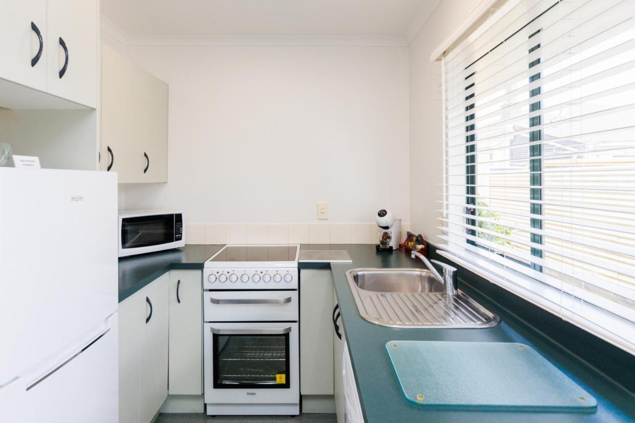 Camelot Motor Lodge And Conference Centre Palmerston North Bagian luar foto