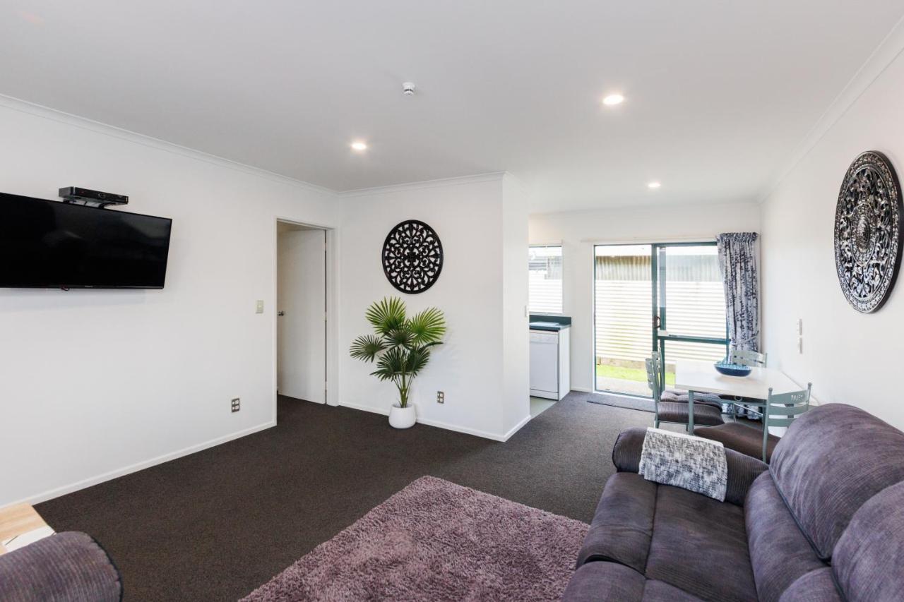Camelot Motor Lodge And Conference Centre Palmerston North Bagian luar foto