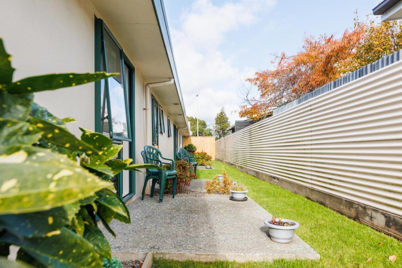 Camelot Motor Lodge And Conference Centre Palmerston North Bagian luar foto