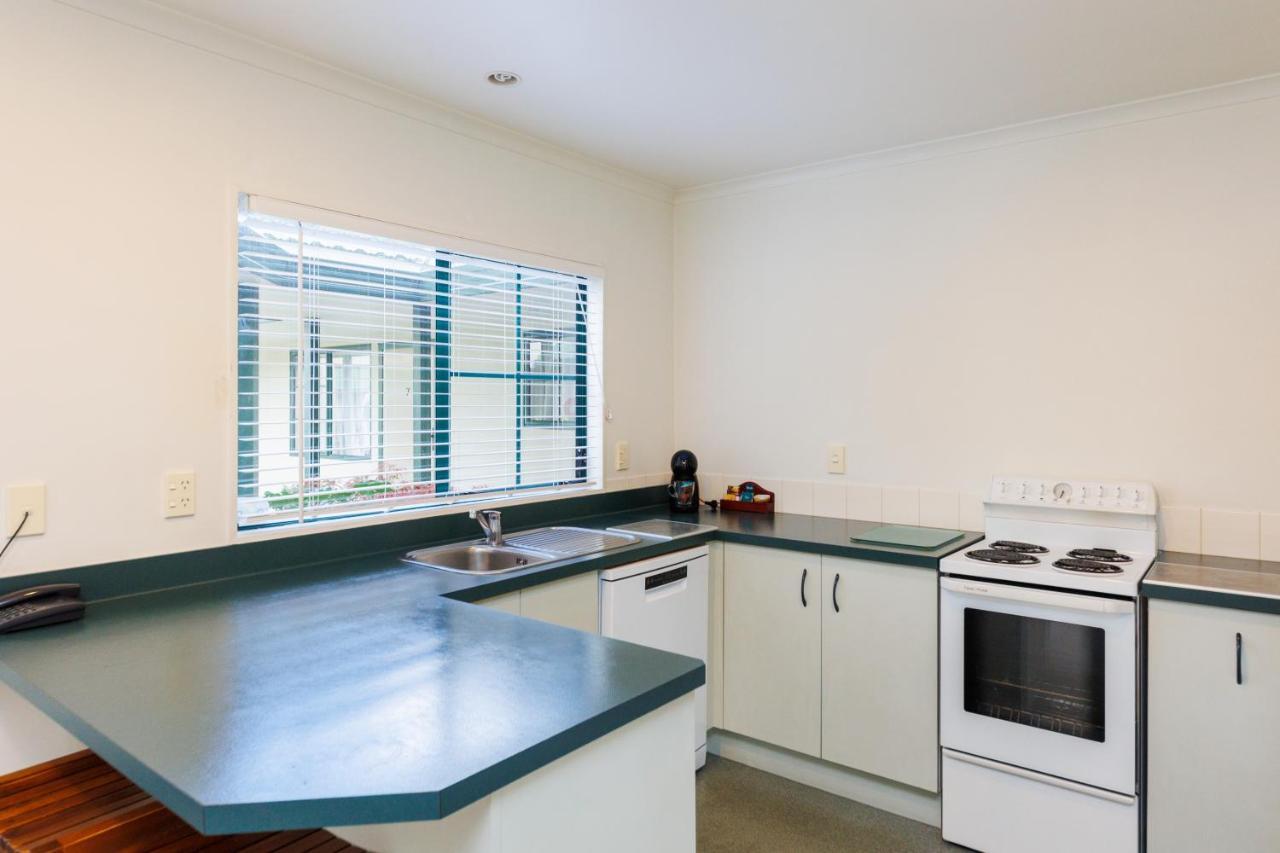 Camelot Motor Lodge And Conference Centre Palmerston North Bagian luar foto
