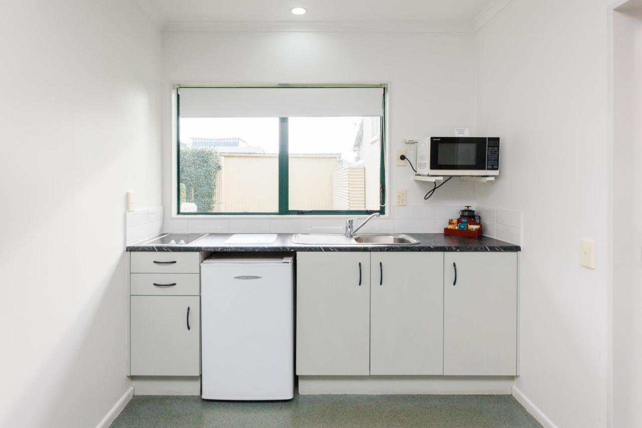 Camelot Motor Lodge And Conference Centre Palmerston North Bagian luar foto