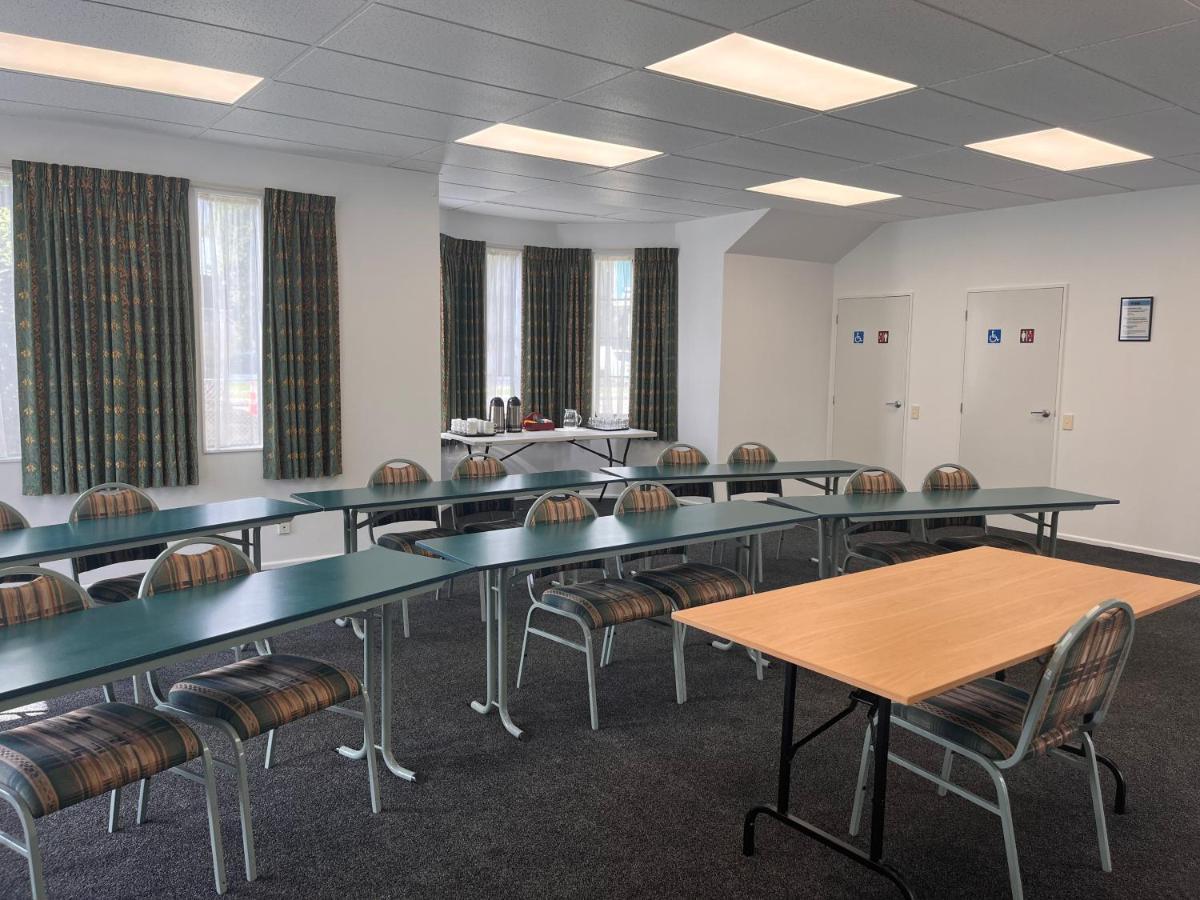 Camelot Motor Lodge And Conference Centre Palmerston North Bagian luar foto