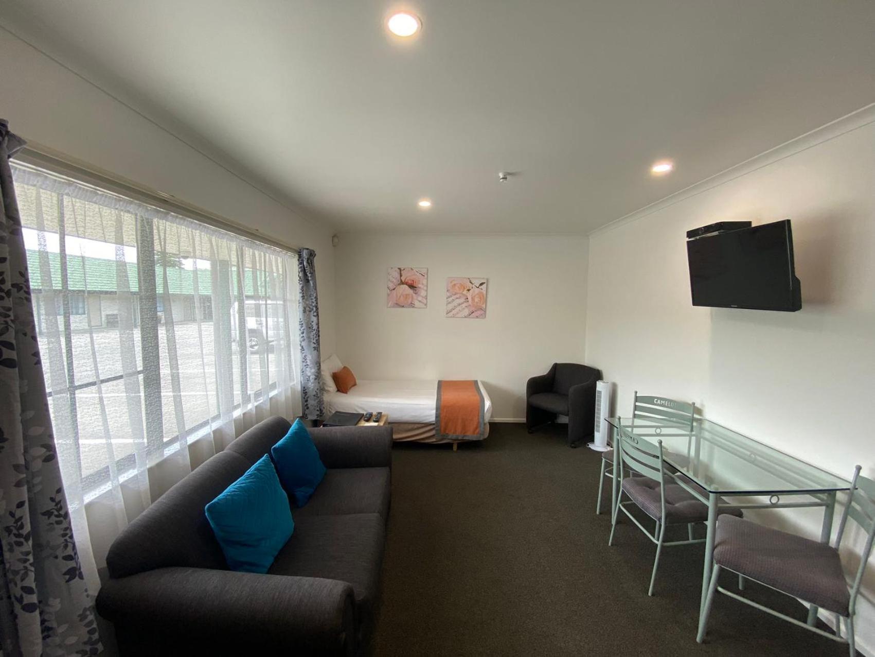 Camelot Motor Lodge And Conference Centre Palmerston North Bagian luar foto