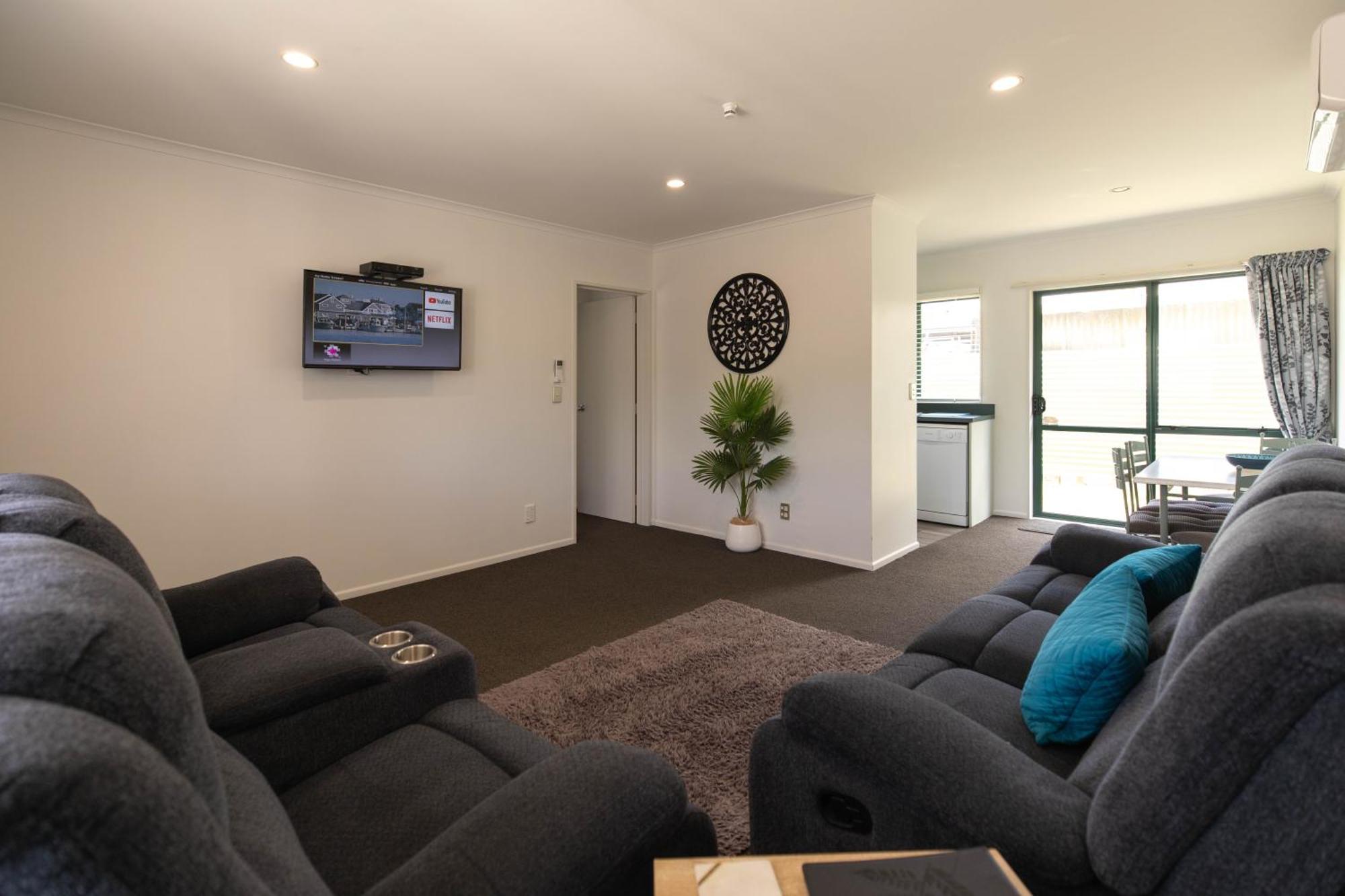 Camelot Motor Lodge And Conference Centre Palmerston North Bagian luar foto