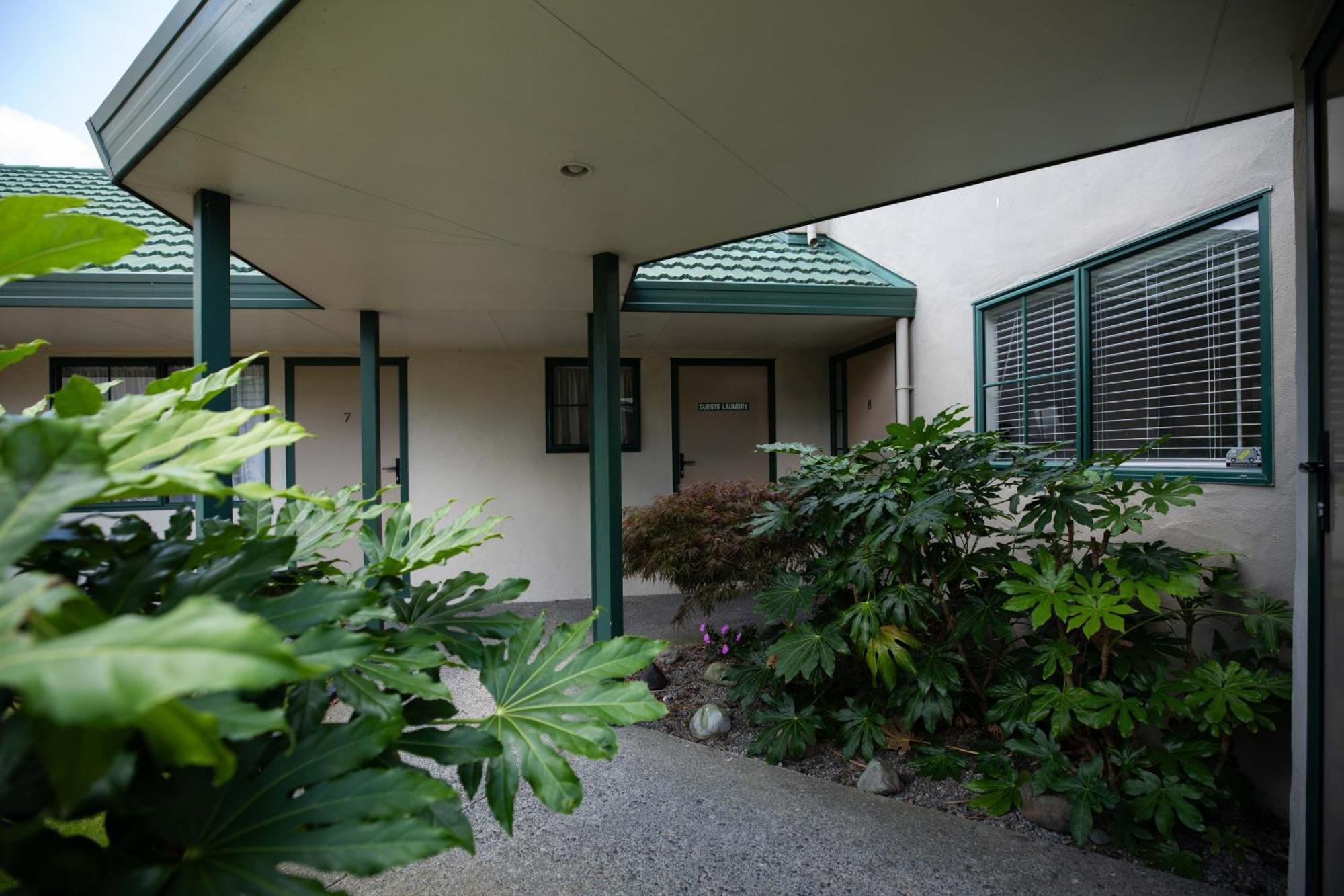 Camelot Motor Lodge And Conference Centre Palmerston North Bagian luar foto