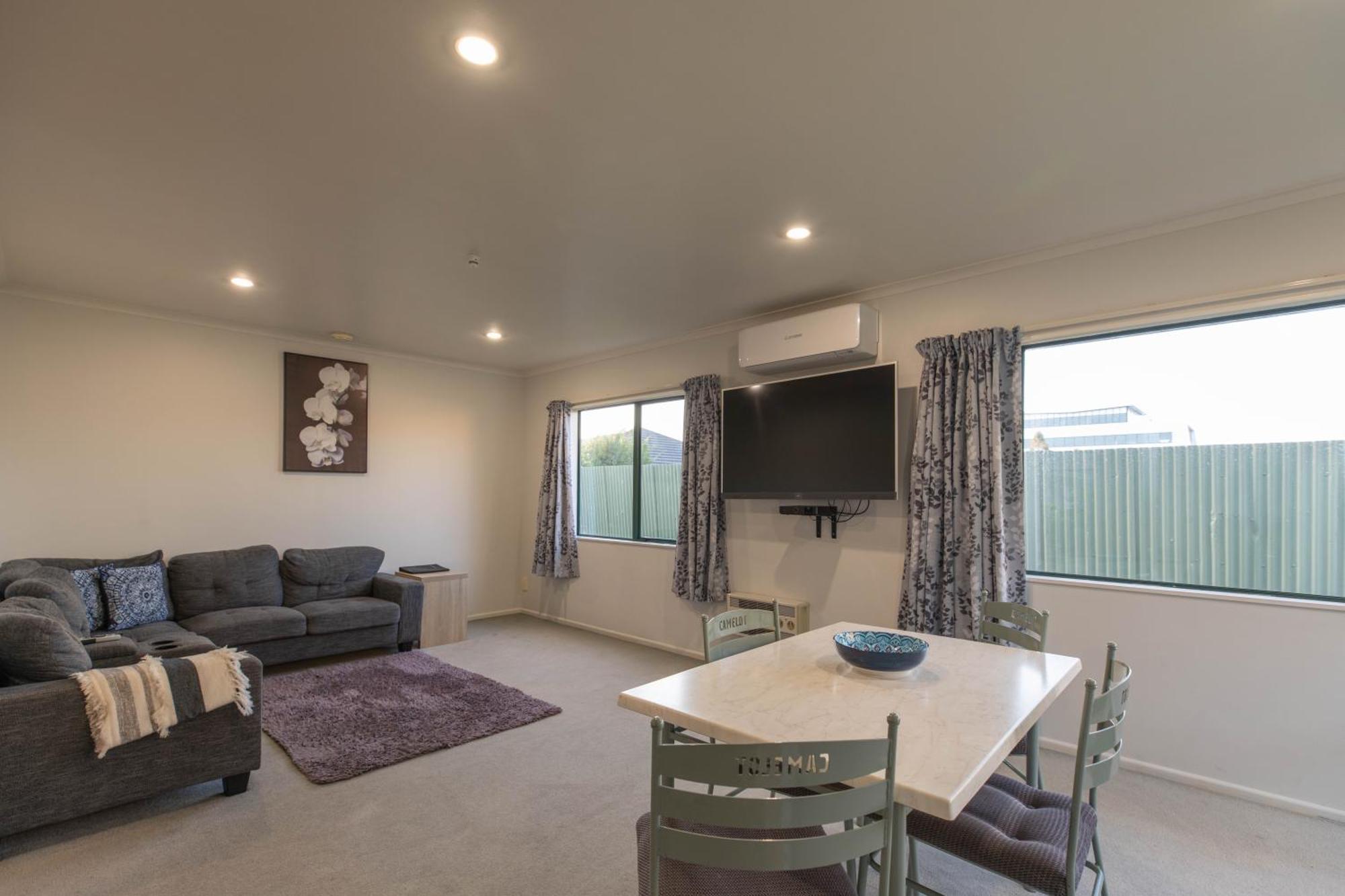Camelot Motor Lodge And Conference Centre Palmerston North Bagian luar foto