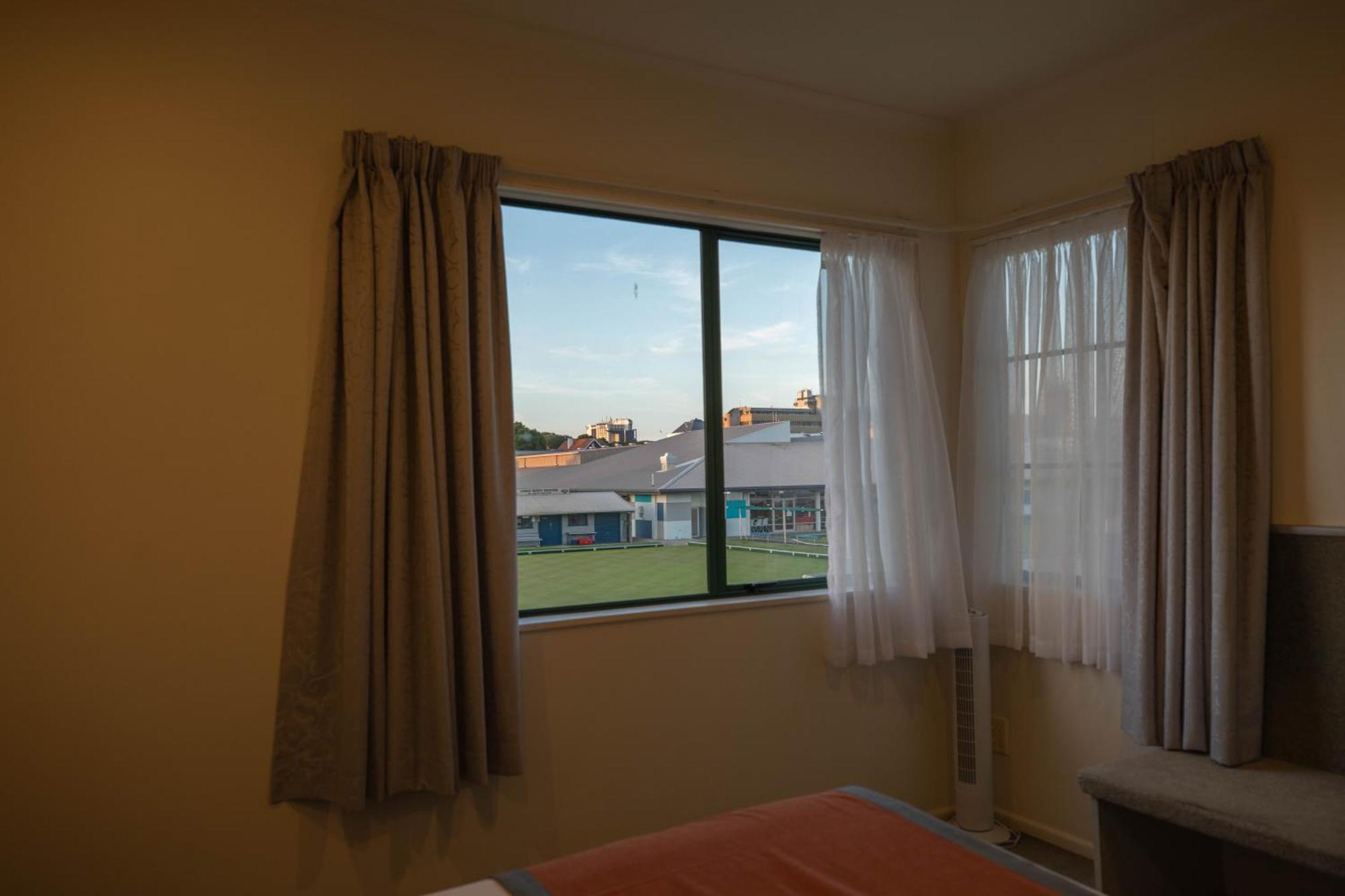 Camelot Motor Lodge And Conference Centre Palmerston North Bagian luar foto
