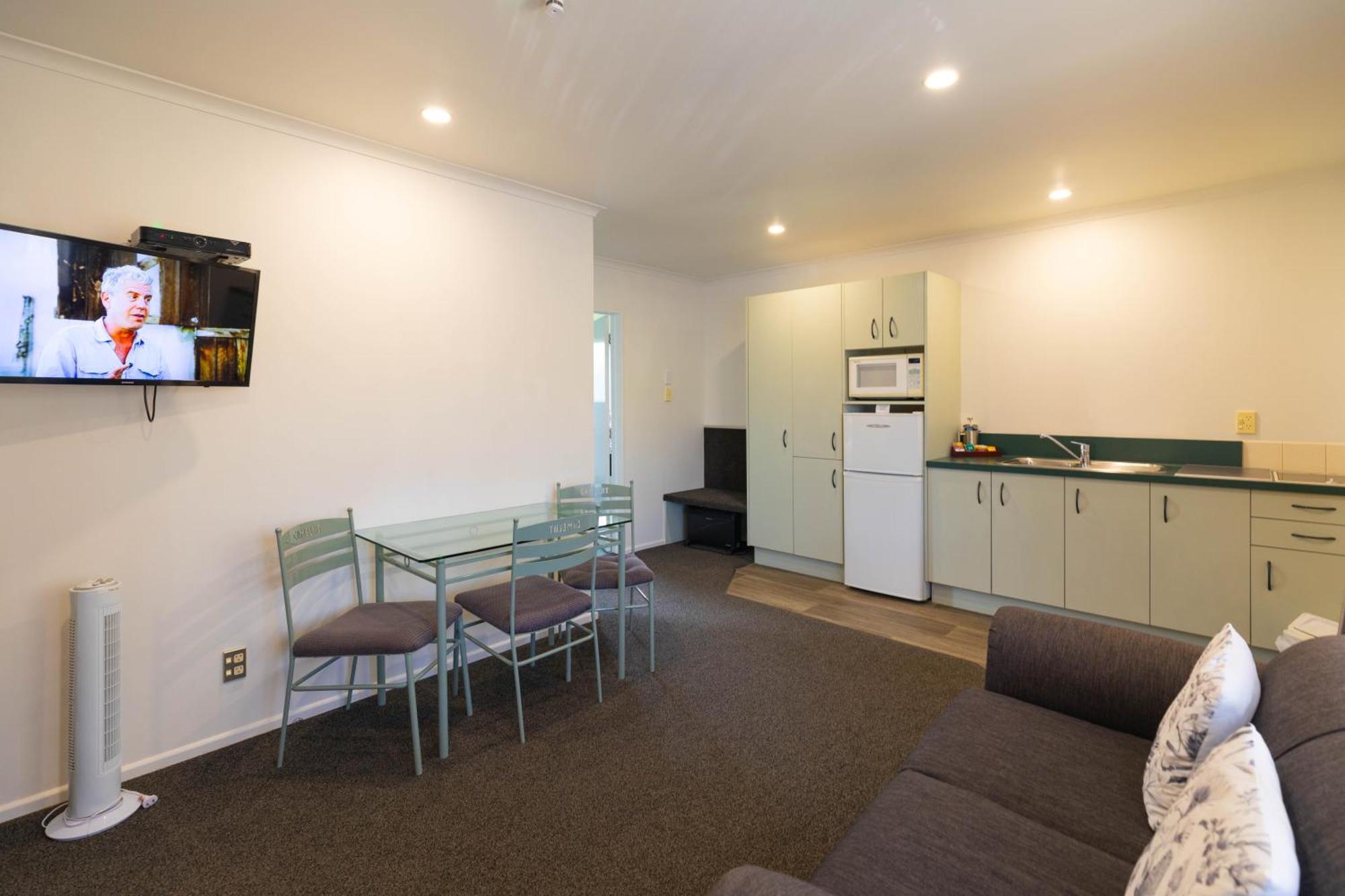 Camelot Motor Lodge And Conference Centre Palmerston North Bagian luar foto