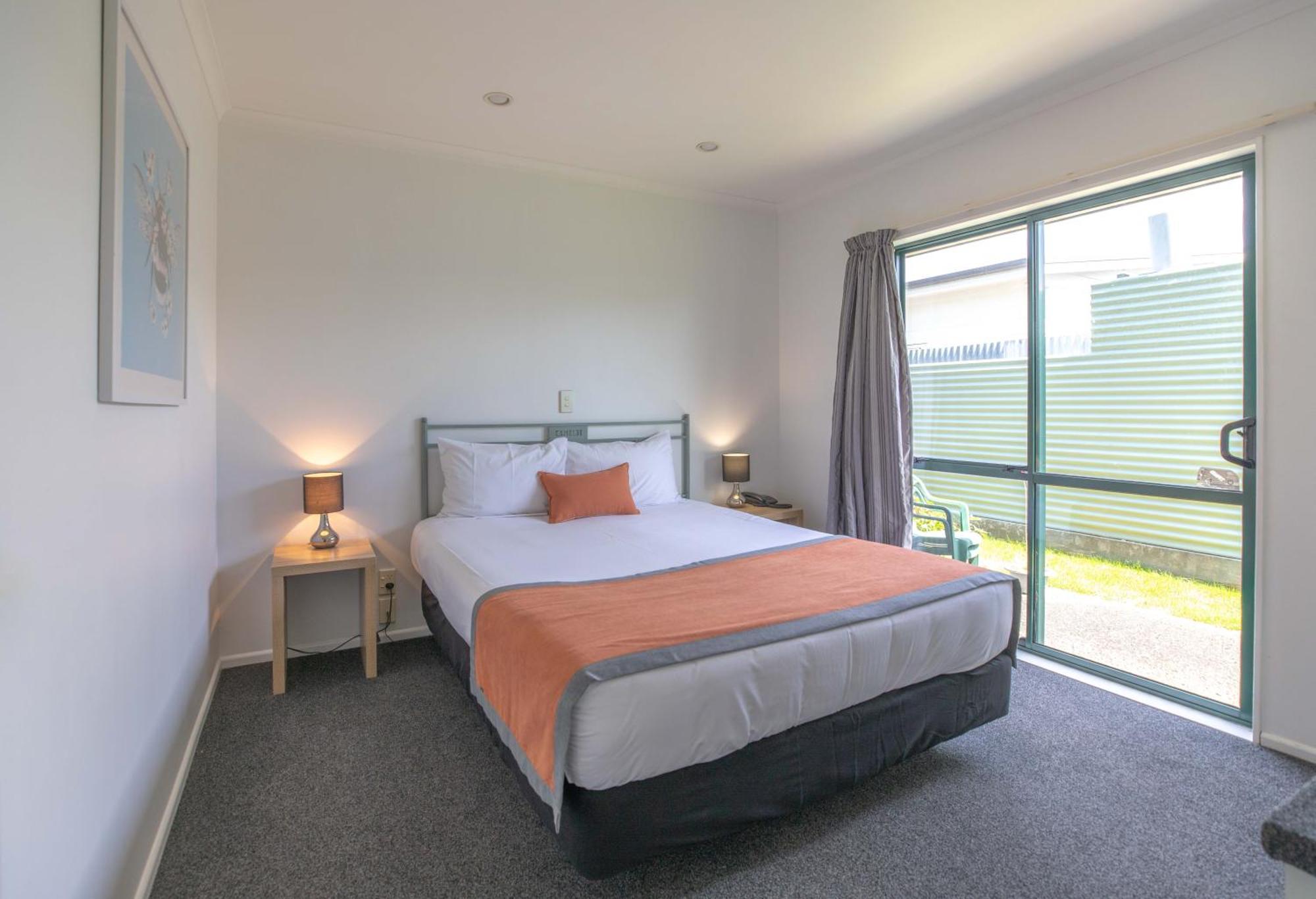 Camelot Motor Lodge And Conference Centre Palmerston North Bagian luar foto