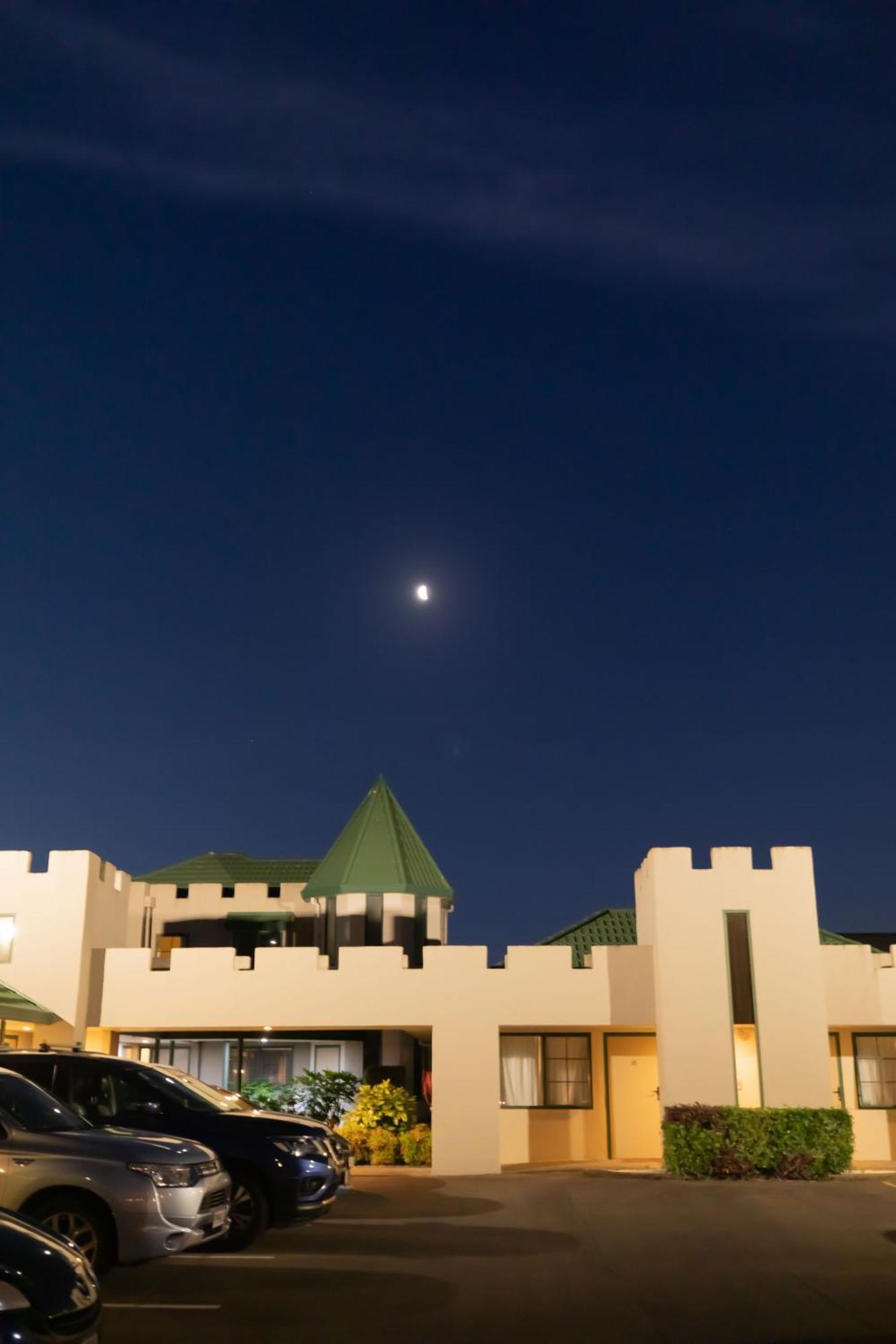 Camelot Motor Lodge And Conference Centre Palmerston North Bagian luar foto