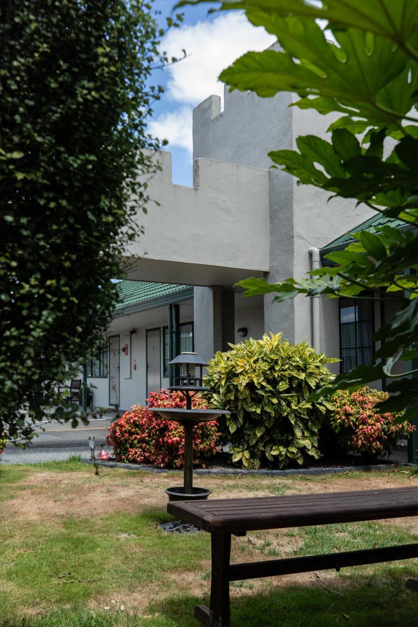 Camelot Motor Lodge And Conference Centre Palmerston North Bagian luar foto