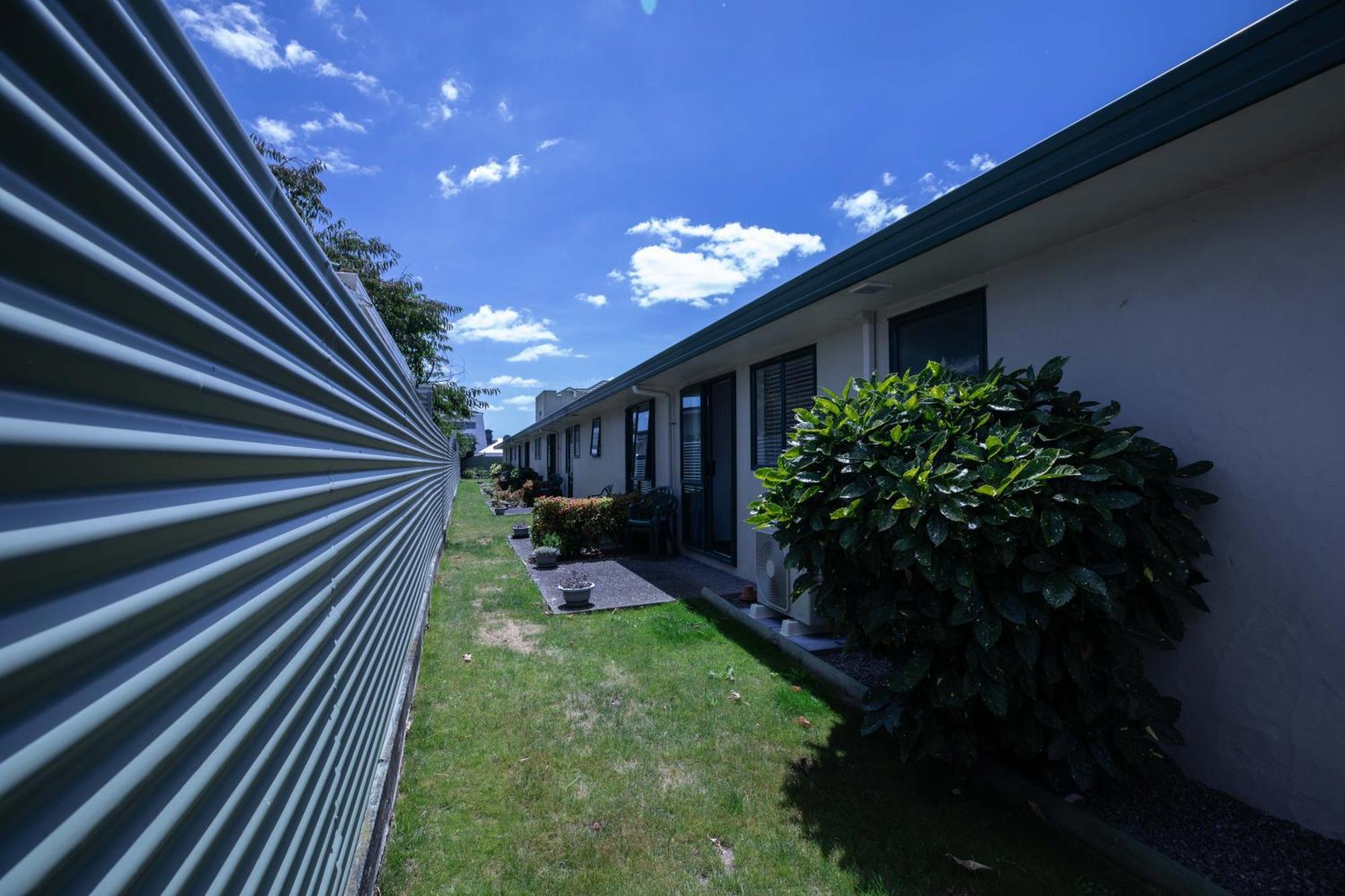 Camelot Motor Lodge And Conference Centre Palmerston North Bagian luar foto