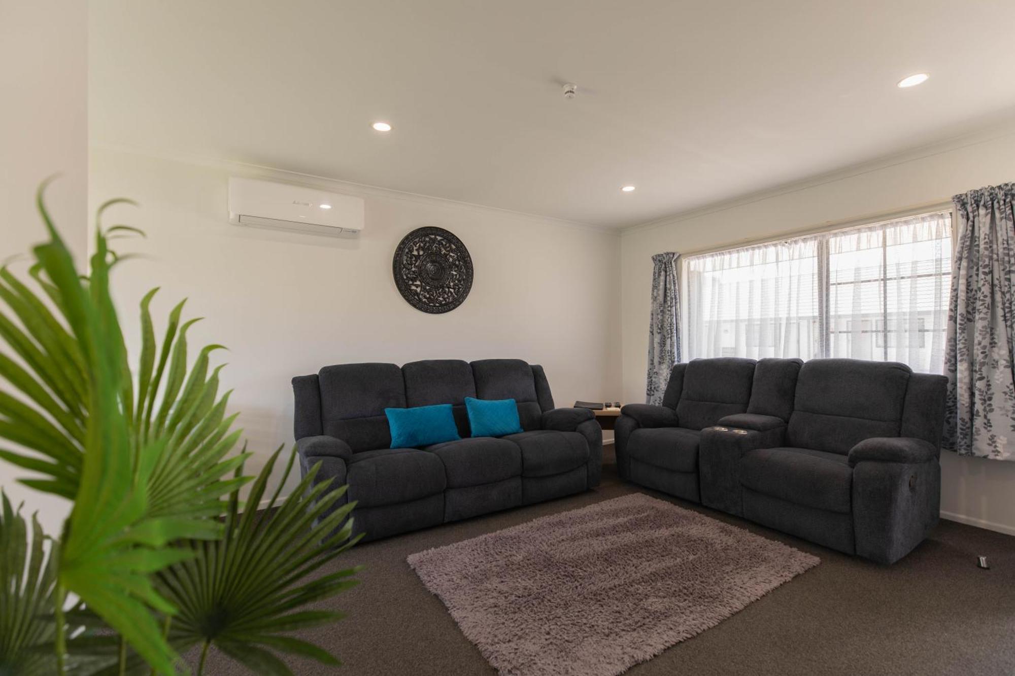 Camelot Motor Lodge And Conference Centre Palmerston North Bagian luar foto